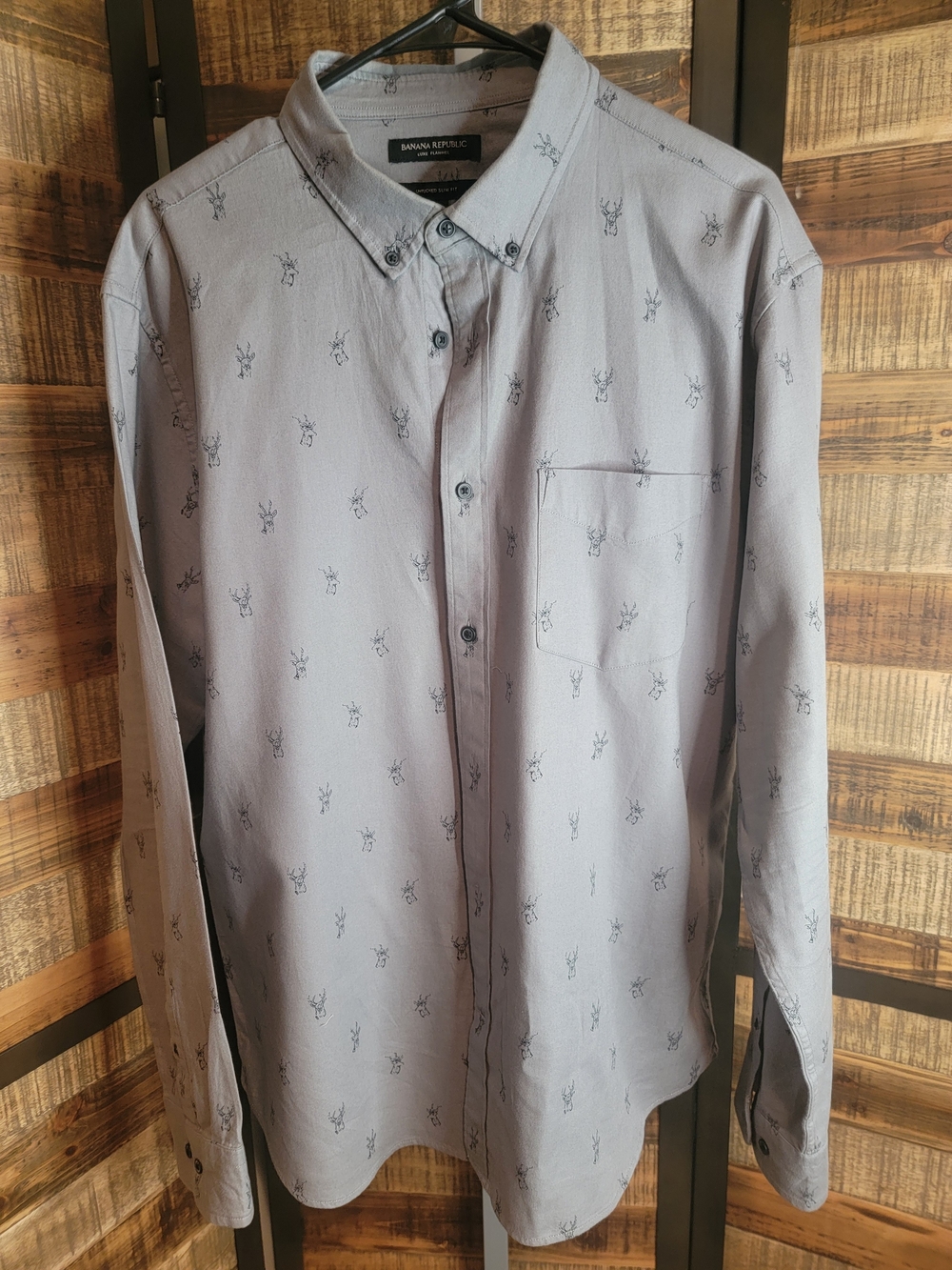 Banana Republic Men’s Light Gray Button-Down Shirt with Subtle Print